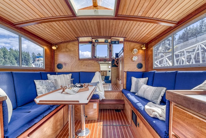 yacht airbnb uk