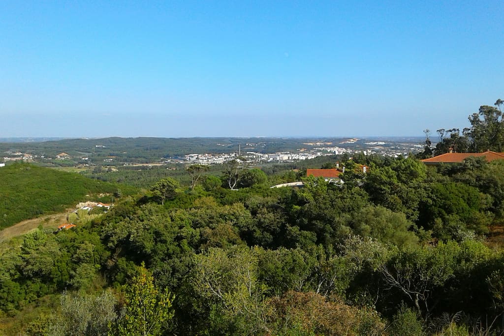 Vista sobre Rio Maior e Santarém.