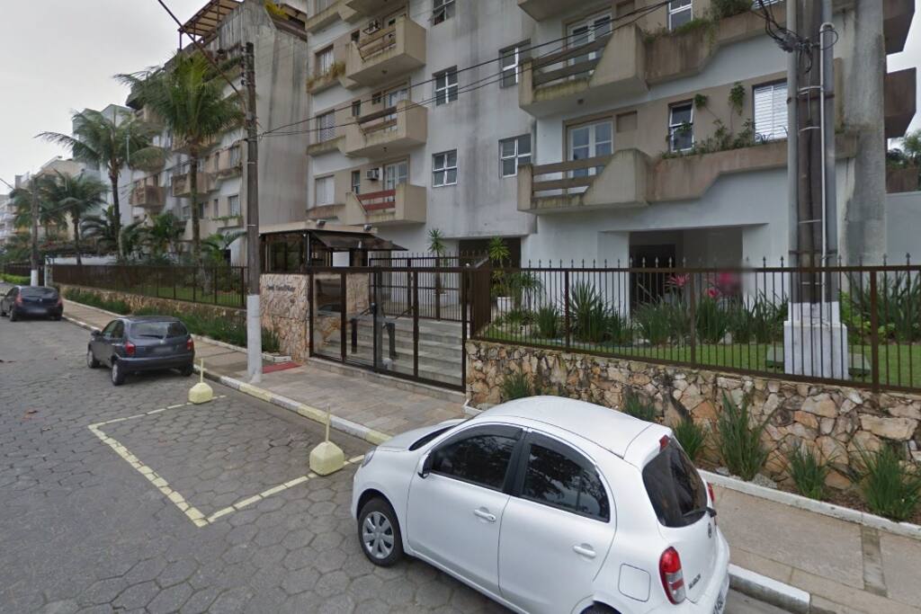Fachada do prédio.
Cond. Cote D'azur - Avenida do Parque - Balneario Cidade Atlantica, Guarujá - SP, Brasil
Esquina com Avenida Guadalajara
Tudo muito pertinho supermercado, farmácia, Praia e diversões ... uma delícia