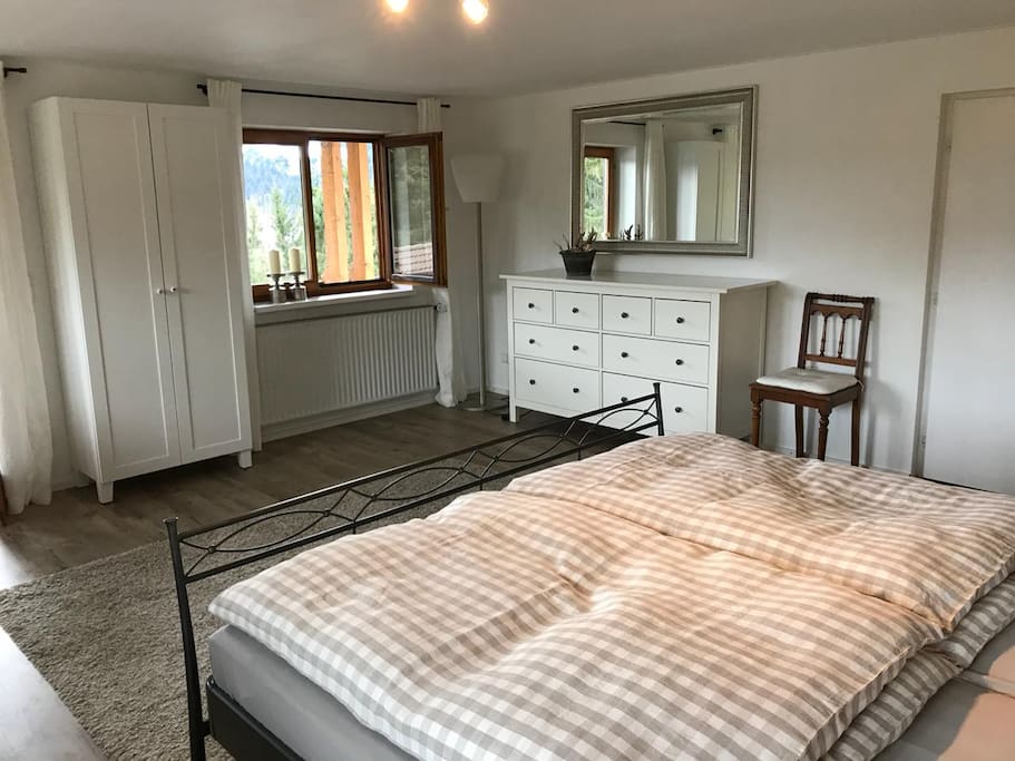 Schlafzimmer 1
