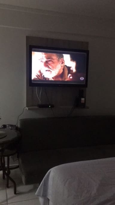 Sofá Cama + TV a cabo mais Internet
