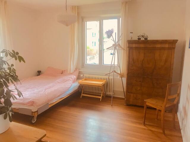 Schönes, ruhiges Zimmer mit Bern-Ticket