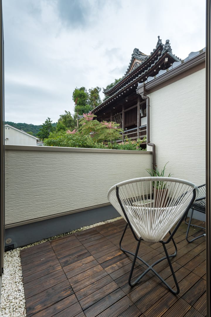 Three-story Near Kiyomizu Temple withParking