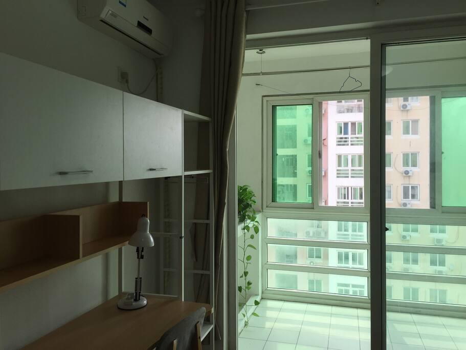 5号房间1.5米双人床,独立阳台。
No.5 Room One Double bed ,Independent balcony.