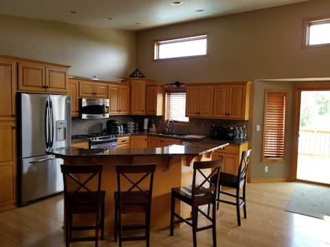 Entire House, pool, hot tub, 2600sq ft, sleeps 12+