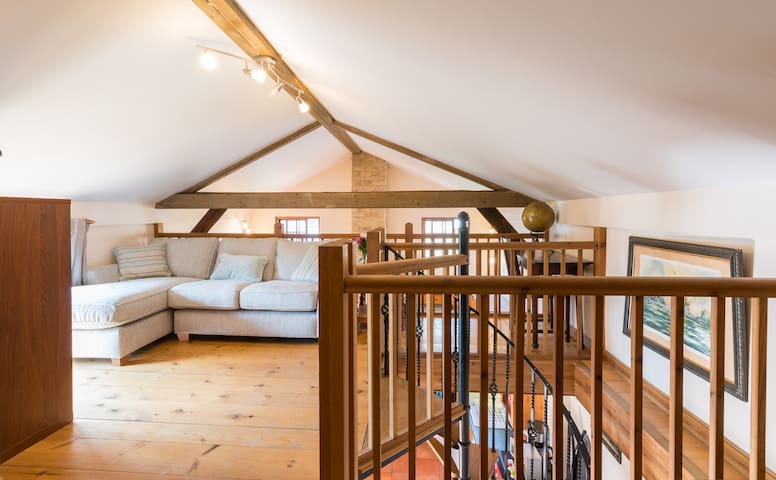 The Oak Barn - Beautifully Converted Oak Barn