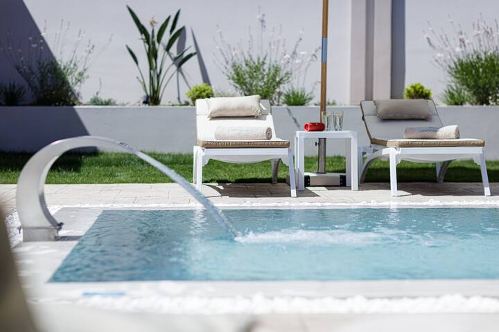 Koin Villa Sunset, with Heated Pool & Whirlpool gallery image 4