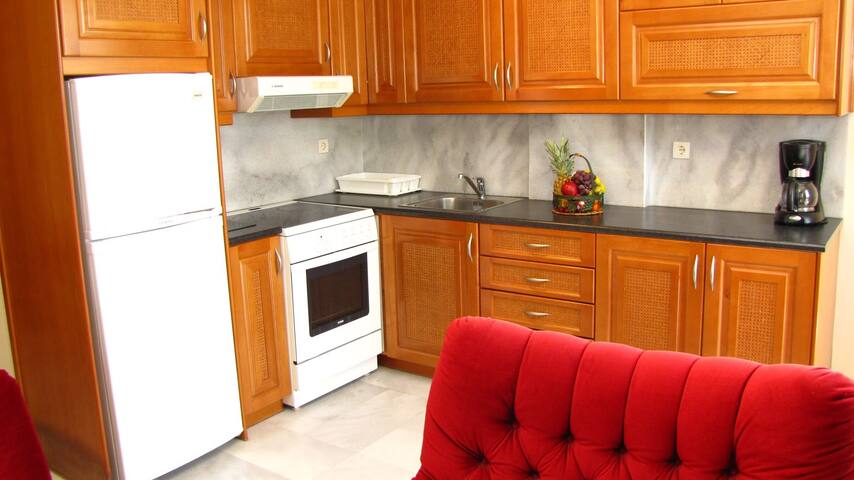 New! Luxury Art Deco Apartment gallery image 5