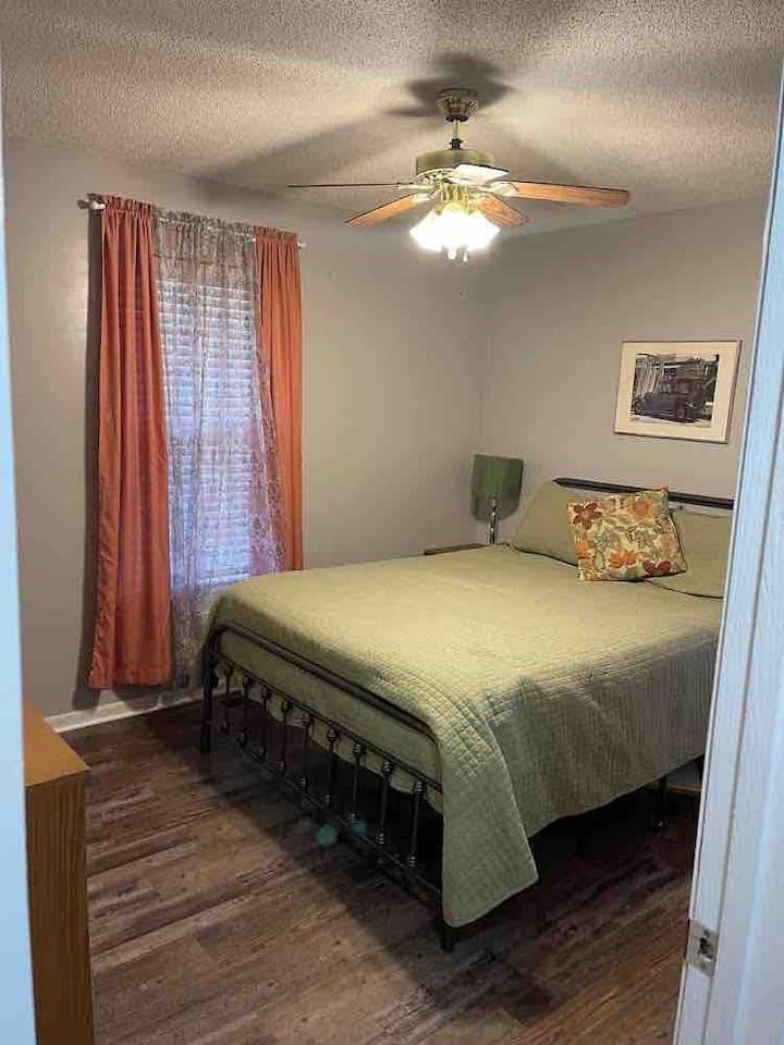 2nd bedroom, queen size bed. Full bathroom nearby from hallway and across from the third bedroom.