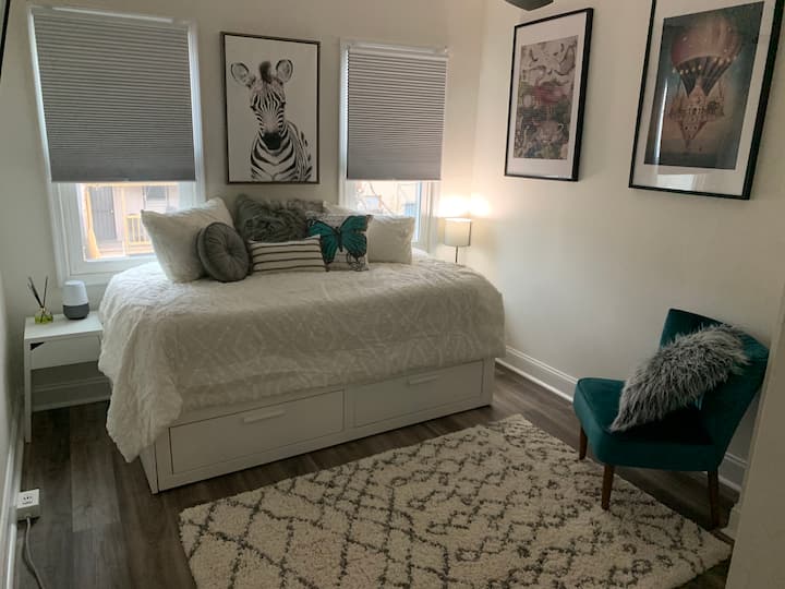 Druga spavaća soba. Krevet se izvlači na bračni krevet. 