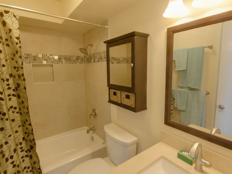 Toilet,Bathroom,Indoors,Blanket,Towel