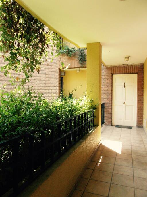 Entrada al Departamento, contempla patio interior