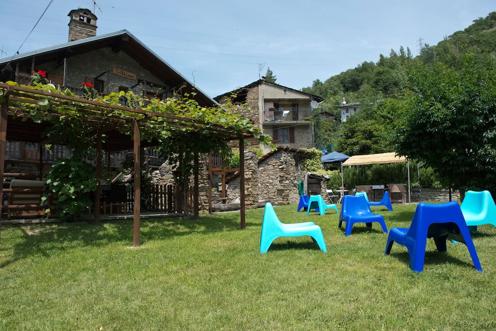 il giardino con barbecue