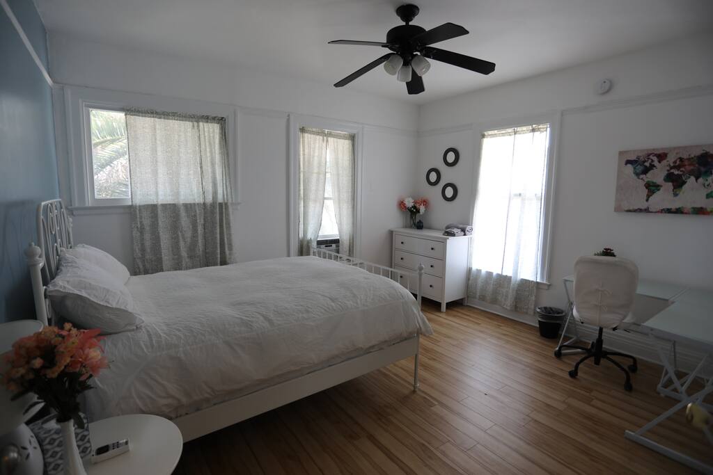 This room gets great sunshine!