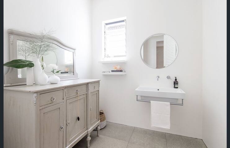 North Bondi Abode gallery image 5