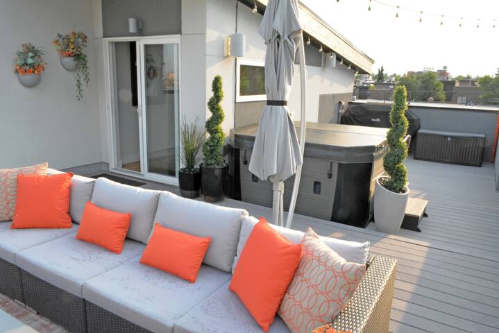 Modern Highlands Townhome with Amazing City Views! gallery image 4