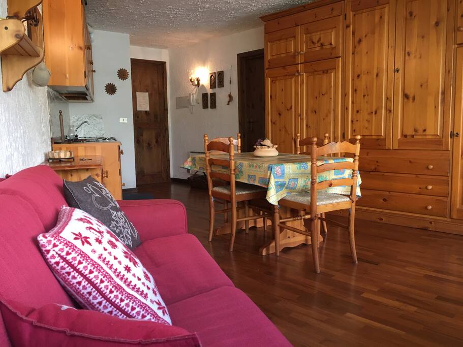 armadio con letto a castello all' interno