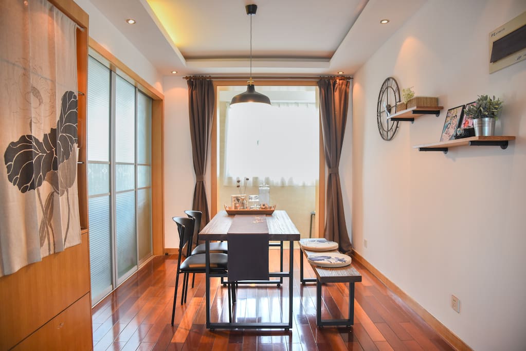 Canteen with traditional Chinese style decoration w/t modern furniture