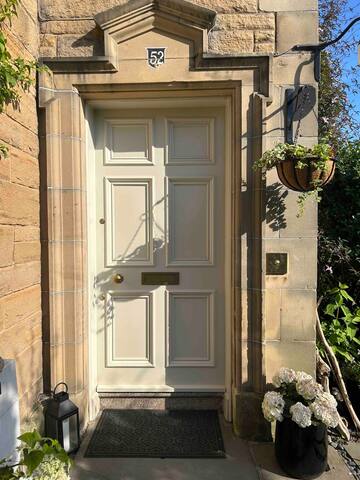 Delightful Double-upper Villa in Morningside gallery image 2