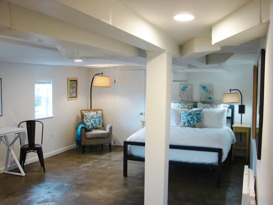 "The apartment is located very close to the light rail so traveling in town to tourist attractions was very convenient. I was pleasantly surprised with how quick the train was."