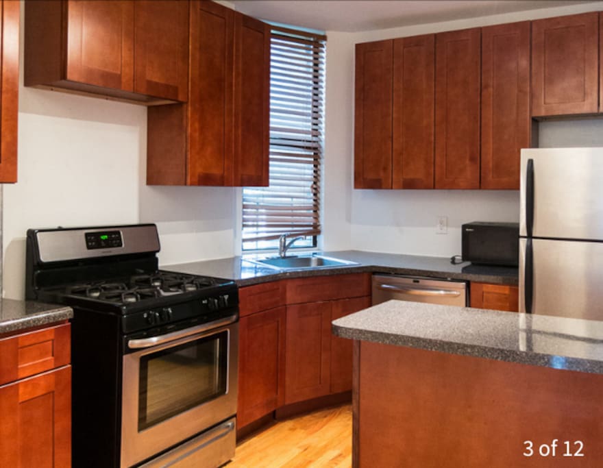 Fully equipped kitchen (photo is before when we moved in, we now have everything you need to cook - microwave, aeration, rice cooker, slow cooker, french press, espresso maker...)
