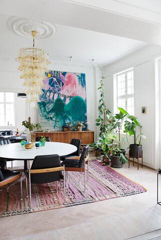 Spacious apartment by the castle, private garden gallery image 5