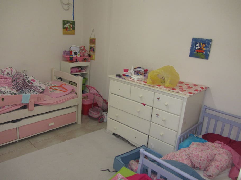 Children's room capable of hosting up to 3 children (including one infant bed)