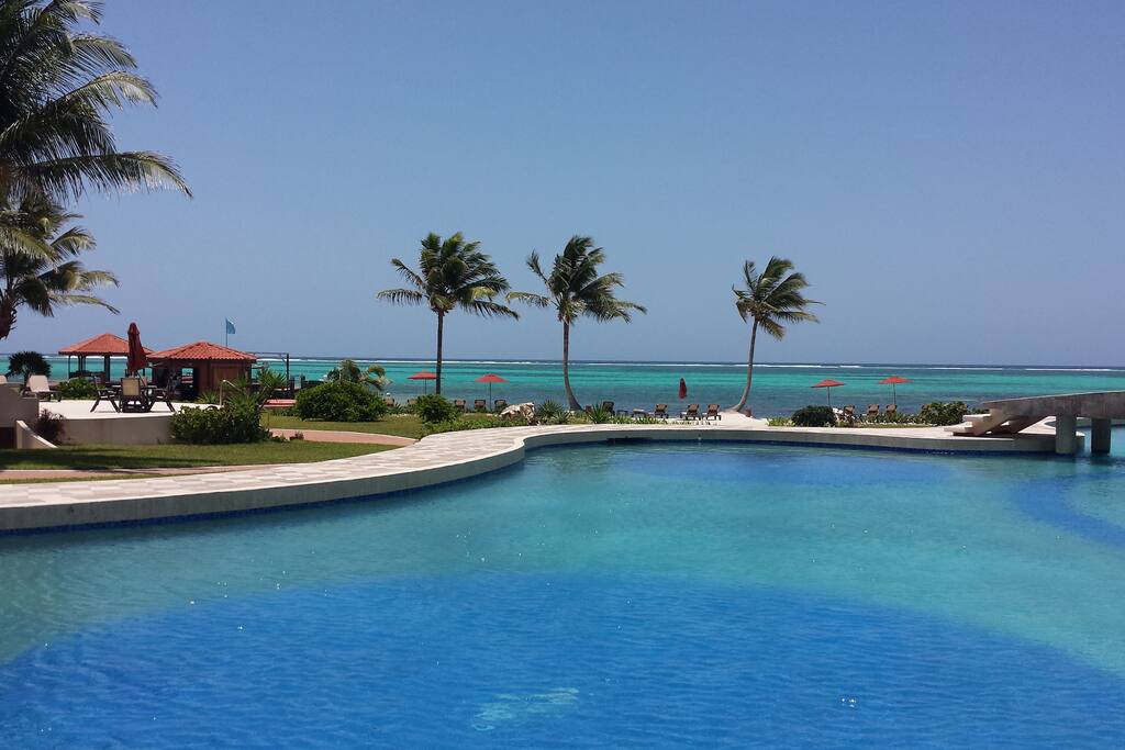 BEAUTIFUL BLUE SKY, OCEAN, AND POOL!