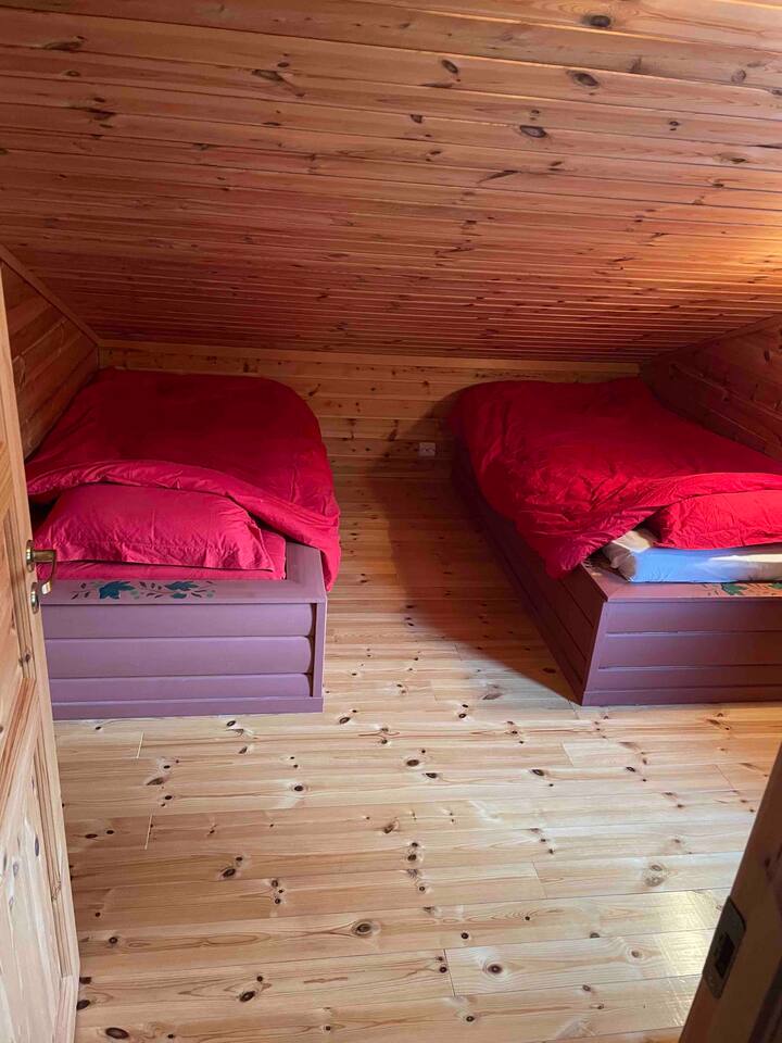 Spálňa 3 v podkroví má dve samostatné piesne postavené na mieste.