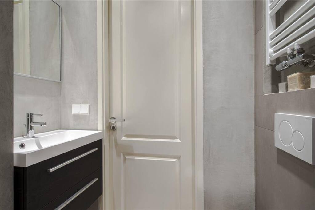 New all-in-one bathroom