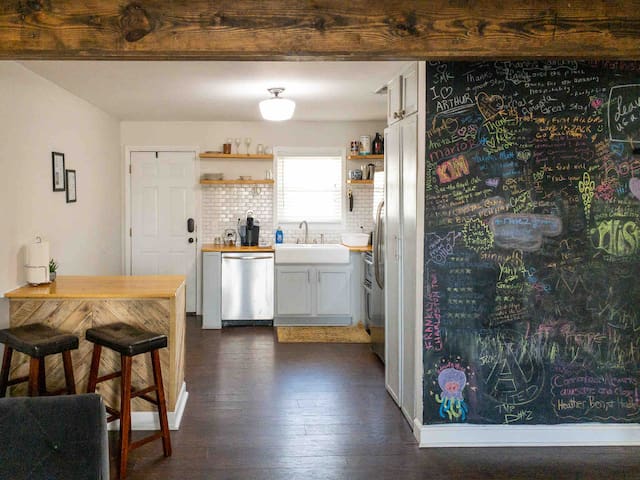 Downtown Park Circle 2 bed - Walk to everything!