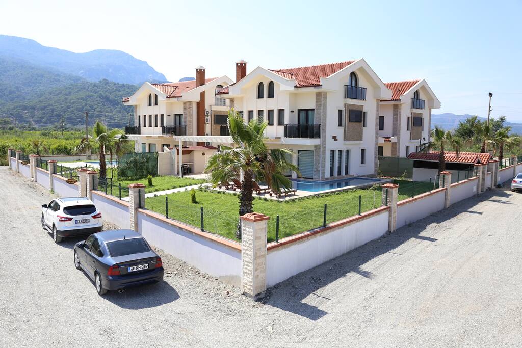 private pool, private garden