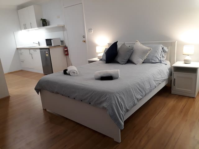 "The Studio" on Rose St - A Hotel Room Experience.