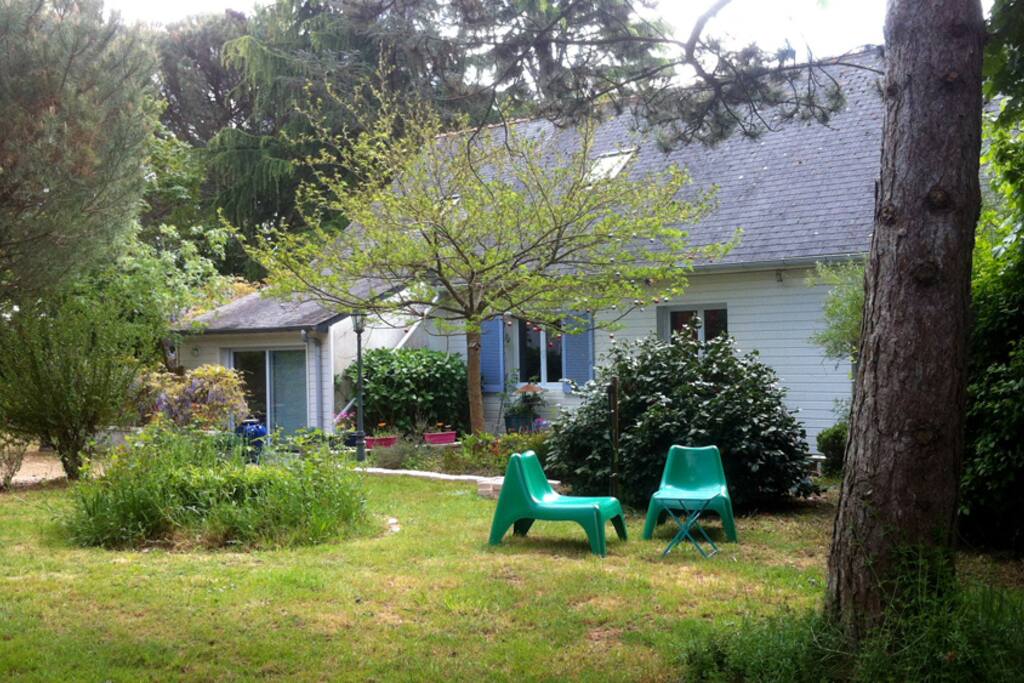 Accès au salon de jardin