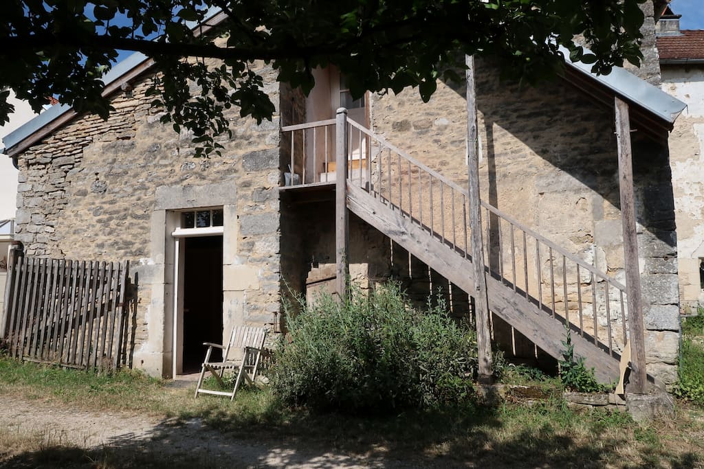 Escalier couvert.