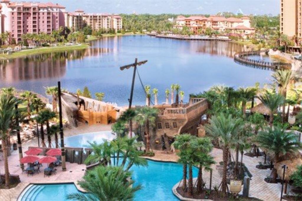 5 outdoor pools/3 pool bars.