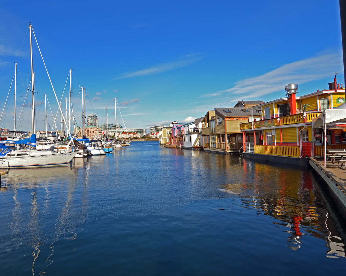 B\u0026B float home Ocean views - town1 - Houseboats for Rent in Victoria, British  Columbia, Canada - Airbnb, image size:1200x957