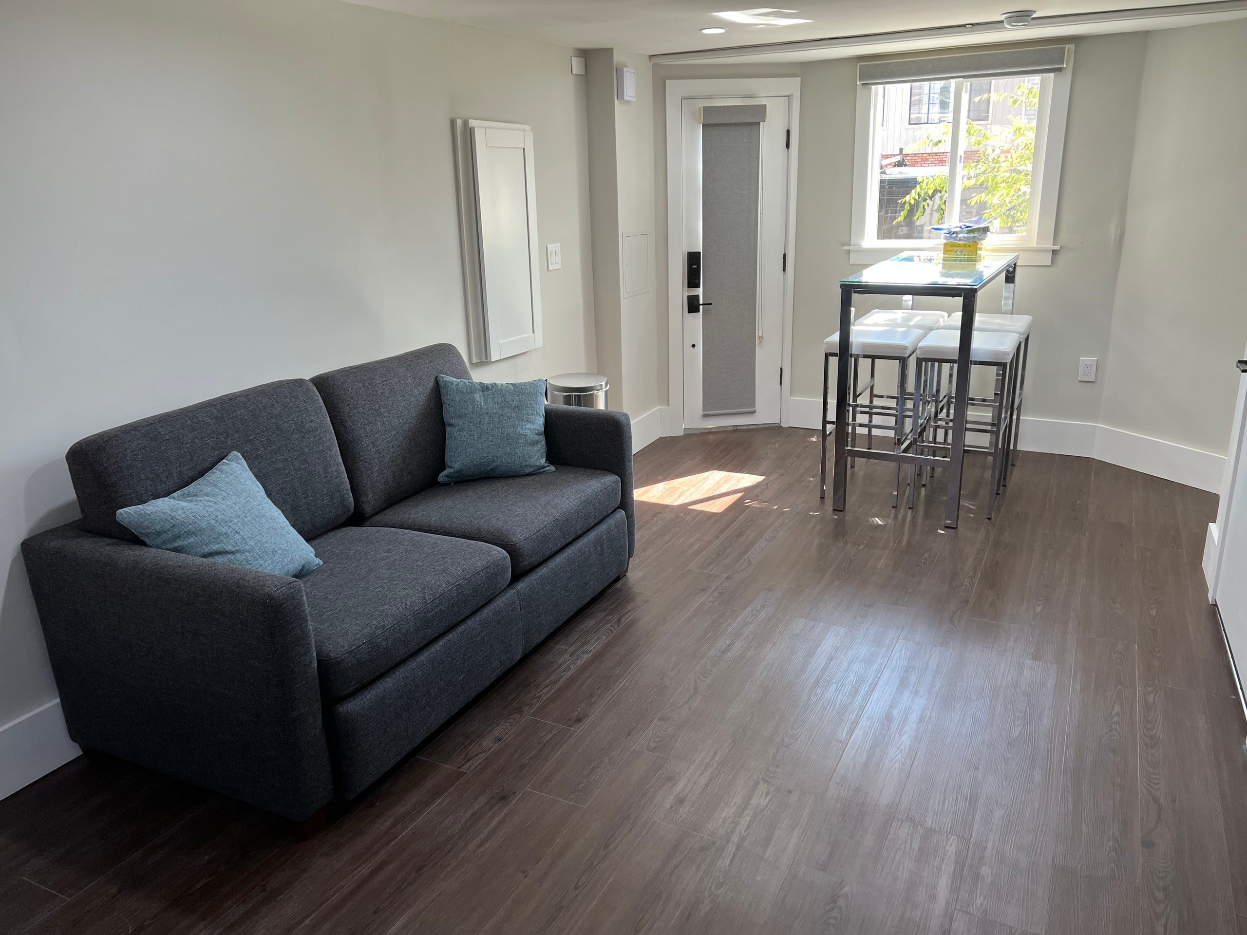 Modern Studio in SF with Luxury Backyard - Image 2