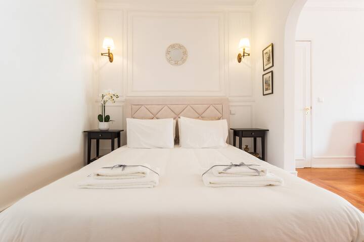 AMAZING 6 Rooms Apartment in heart of Metropolis gallery image 4