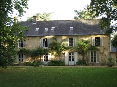 Beautiful 18th century house and landing beaches
