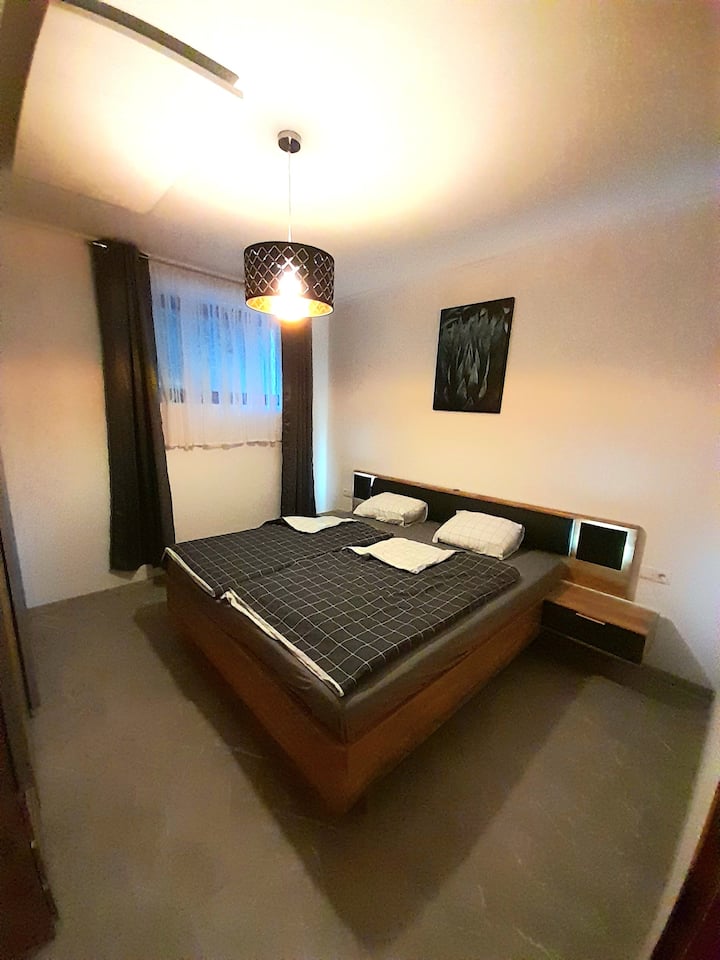 Spavaća soba (krevet: 190x200 cm)