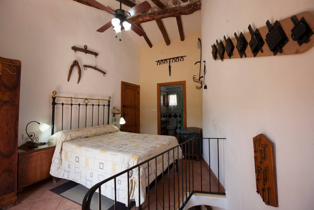Habitación de matrimonio + cuarto de baño