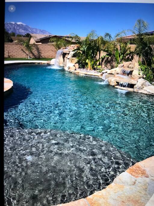 Tanning Shelf, A grotto and jacuzzi with spa jets
