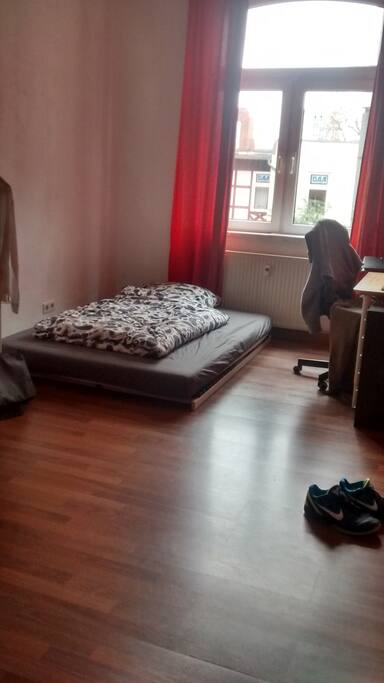 Zu vermietendes Zimmer (Blick von der Tür aus)