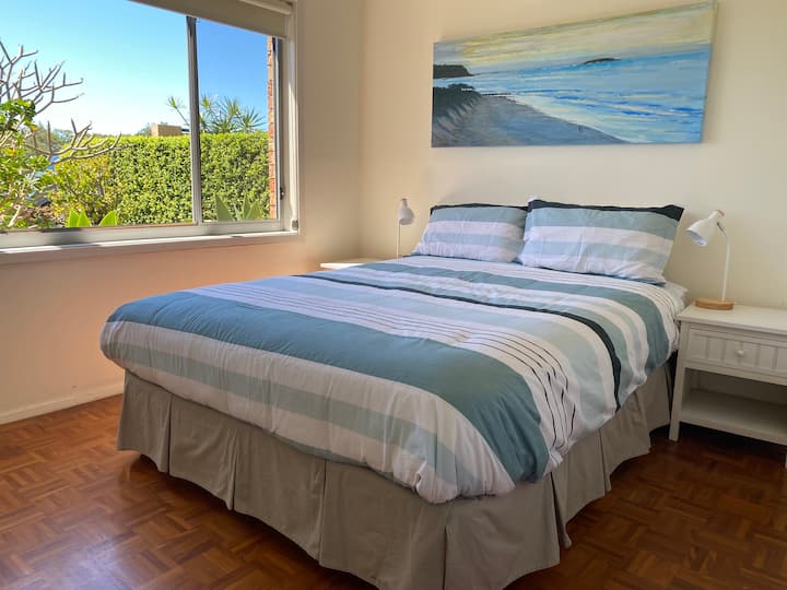 Dhoma e gjumit 1, krevat dopio "queen" dhe e ndërtuar në gardërobë
