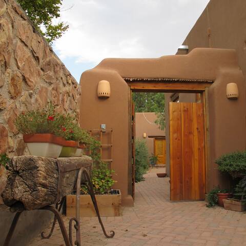 Charming Adobe Casita near Plaza