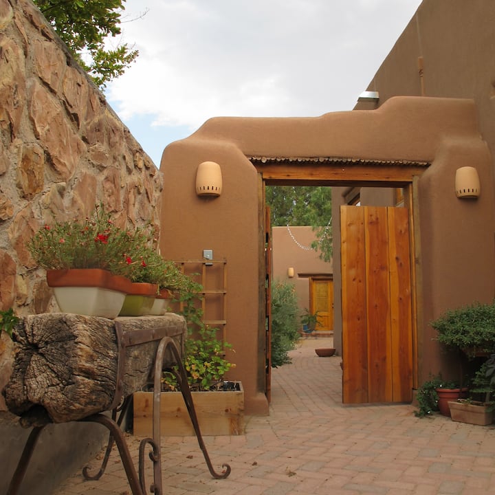 Charming Adobe Casita near Plaza