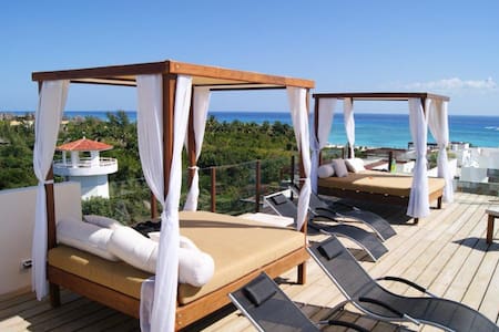 Ocean View Rooftop Pool Luxurious Condo w/WiFi/Gym