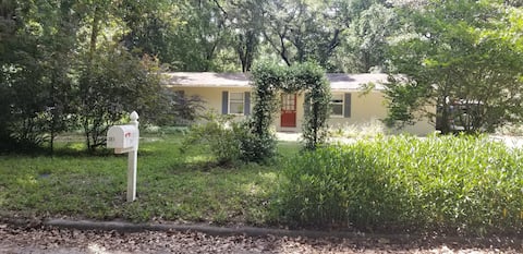 Peaceful Private Home with fenced yard in Micanopy