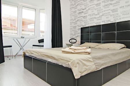 ★Central University Studio★ Free Netflix❤️